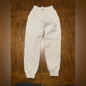 Lululemon Grey Sweatpants Size 0 NEW WITHOUT TAGS